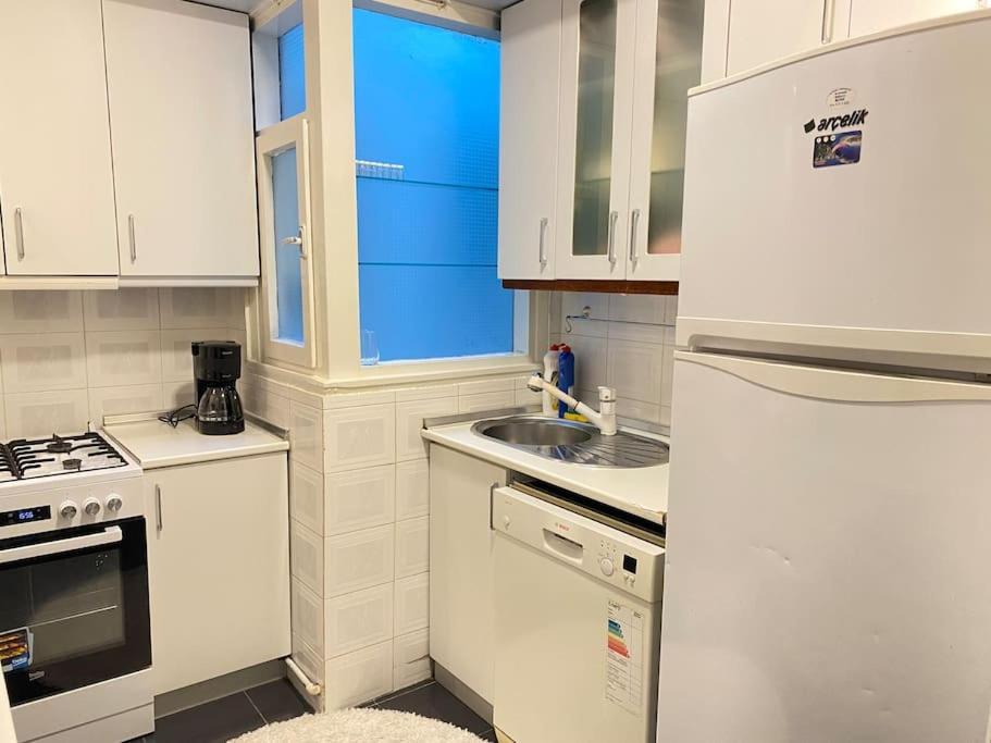 Ferienwohnung Comfy - Spacious Flat On The Kadikoey Seaside Istanbul Exterior foto